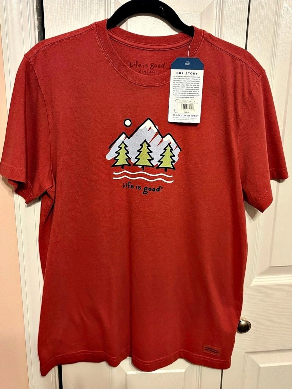 Life is Good Vintage Crusher Big Mountains FadRed Tee Red Small